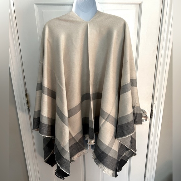 NWOT Blanket Poncho - Picture 2 of 6